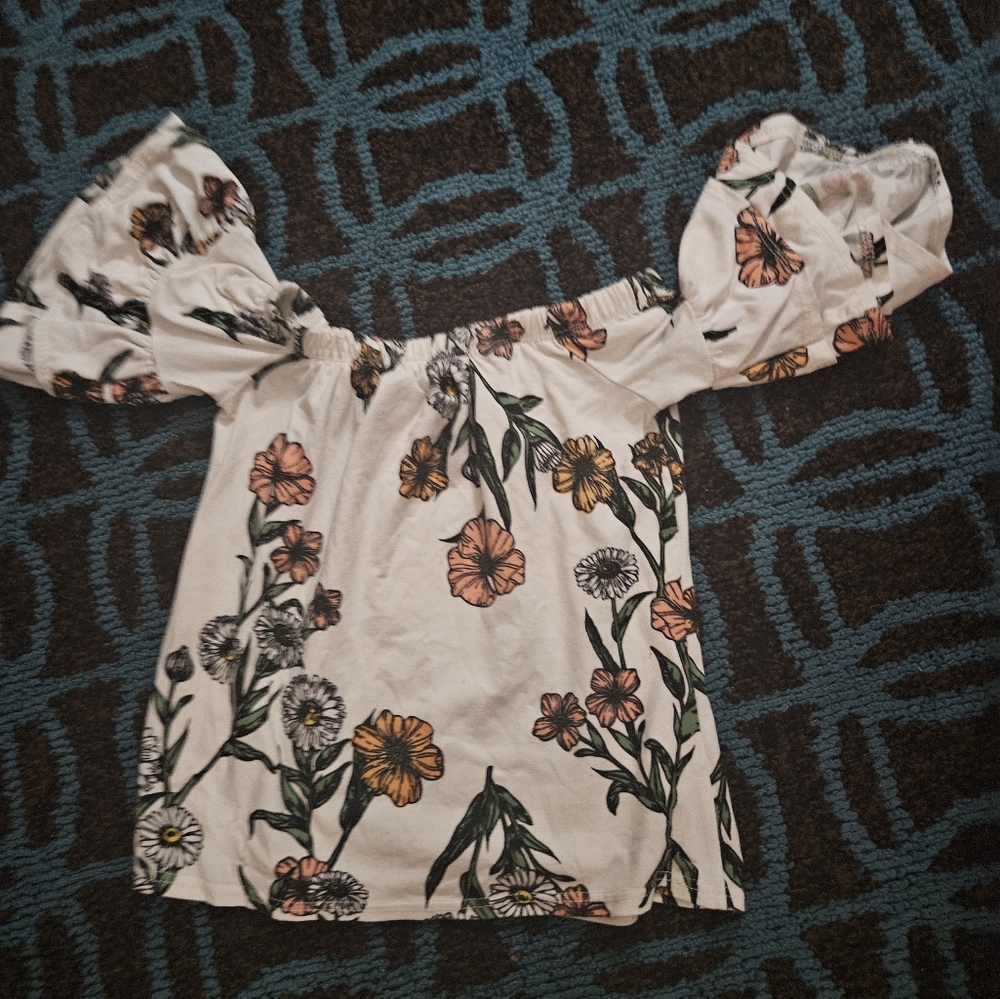 Small white floral crop top euc